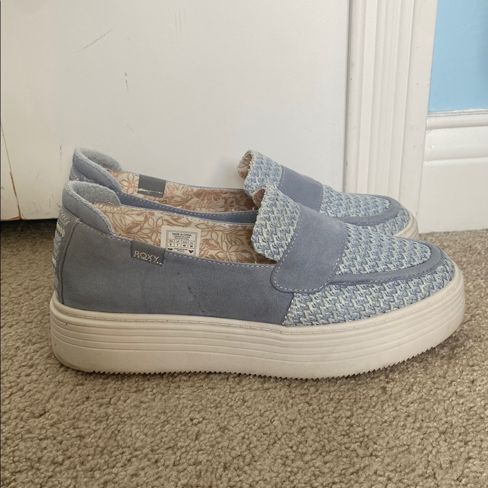 Beautiful Suede Roxy Size 9 Baby Blue Platform Slip-On Loafers